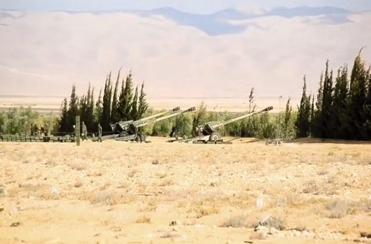 2A65 Msta-B được phát triển cuối những năm 1970, chính thức đưa vào biên chế Lục quân Liên Xô năm 1987. Không giống như các kiểu pháo trước đây, 2A65 không được xuất khẩu ra nước ngoài mà chủ yếu có mặt trong quân đội các nước cộng hòa của Liên Xô (cũ).