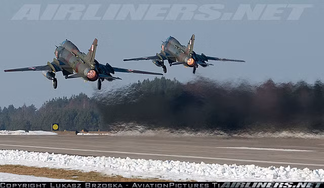 Ba Lan từng có ý định loại bỏ các máy bay Su-22 lỗi thời để thay bằng chiến đấu cơ hiện đại hơn. Tuy nhiên do khó khăn tài chính mà sau cùng kế hoạch này bị trì hoãn nhiều lần. Tới nay, Ba Lan quyết định sẽ sử dụng Su-22 từ 5-10 năm nữa.