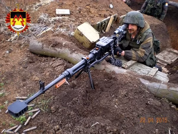 Hệ thống nhắm cơ bản của Kord là điểm ruồi và thước nhắm nhưng nó có thanh răng để gắn thêm các loại ống nhắm hay bộ phận hồng ngoại. Súng đạt tầm bắn hiệu quả 2.000m, tốc độ bắn lý thuyết 650-750 phát/phút, sơ tốc đầu nòng 860m/s.