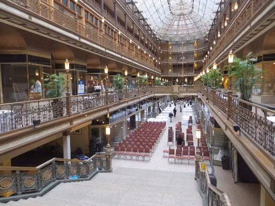 Khu chợ Arcade, Cleveland, bang Ohio, Hoa Kỳ xây dựng năm 1890, được cải tạo vào các năm 1939 và 2001.