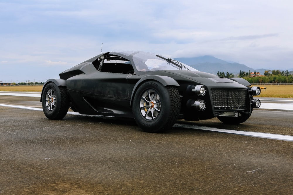 Nhà sáng lập kiêm giám đốc điều hành Hồng Dụ Quân phát biểu: "Miss R không chỉ là thú vui tiêu khiển, mà còn là nền tảng R&amp;D, từ đó Xing Mobility có thể đổi mới công nghệ xe điện tiên tiến. Xing cho biết họ đang hợp tác với các đối tác thương mại và công nghiệp trên khắp thế giới để áp dụng công nghệ của mình cho hệ thống xe buýt thành phố, dịch vụ xe chia sẻ, thiết bị xây dựng và tàu thuyền, xe vận tải.