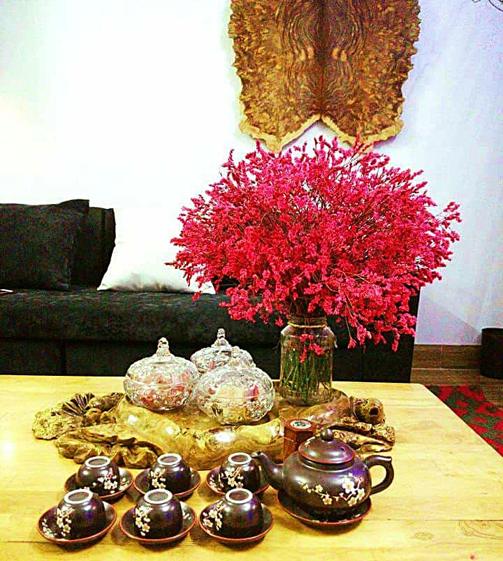 "Nhiều lần hai vợ chồng xảy ra bất đồng quan điểm vì mình thích cầu toàn và tỉ mỉ, luôn muốn mọi thứ trong căn nhà trở nên sinh động nhất, trong khi, chồng mình lại thích sự đơn giản. Thế nhưng sau đó, cả 2 vợ chồng laị nhanh chóng hòa giải và chung tay xây dựng tổ ấm đẹp nhất", chị Lan tâm sự.