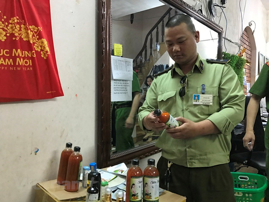 Hơn 1.500 sản phẩm đông dược không rõ nguồn gốc bị thu giữ tại ngõ 125 Nguyễn Đức Cảnh, quận Hoàng Mai.