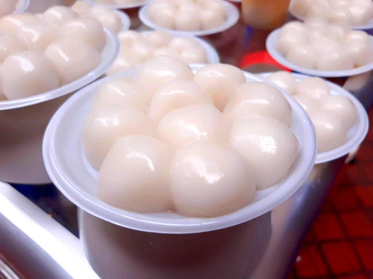 Những đĩa banh trôi bánh chay nhỏ xinh, thơm ngậy.