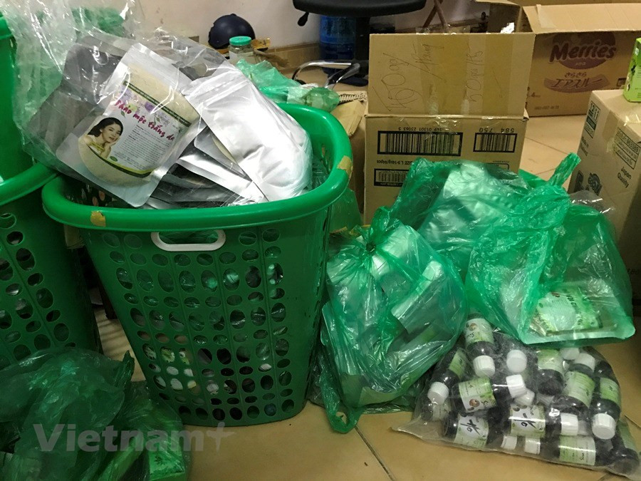 Sau khi mua về, chủ hàng dùng Facebook để quảng cáo và bán lại cho người tiêu dùng.