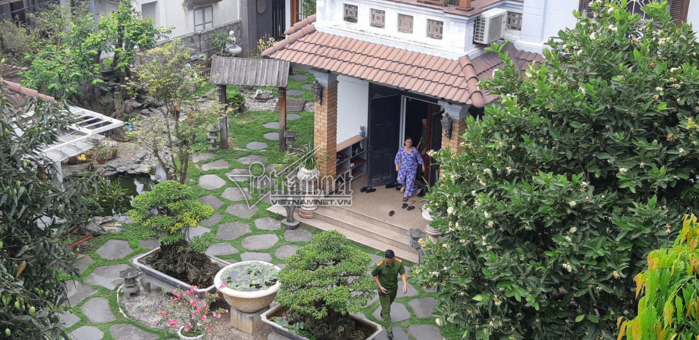 Bên trong có nhiều cây ăn quả và cây cảnh có giá trị Ảnh: Vietnamnet.