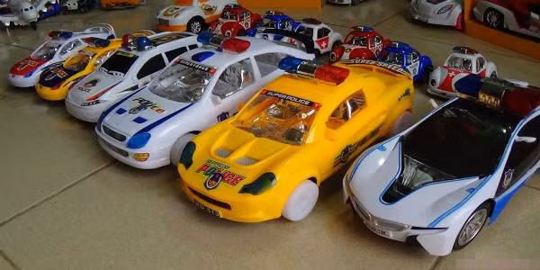 Hy huu: Trom 5 o to...do choi, doi mat nguy co tu that