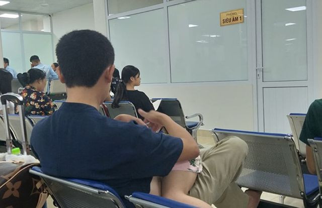 Theo Công an TP. Vinh, Trung đã từng có tiền án, sau khi vợ chồng ly hôn thì cháu Th, được Trung nuôi dưỡng. Còn A. được xác định có thời gian làm việc tại khách sạn trên địa bàn TP.Vinh. Cả 2 có thời gian qua lại với nhau.