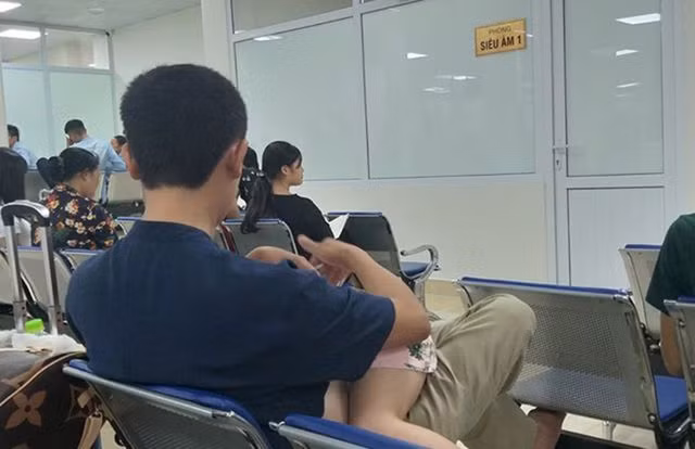 Theo Công an TP. Vinh, Trung đã từng có tiền án, sau khi vợ chồng ly hôn thì cháu Th, được Trung nuôi dưỡng. Còn A. được xác định có thời gian làm việc tại khách sạn trên địa bàn TP.Vinh. Cả 2 có thời gian qua lại với nhau.