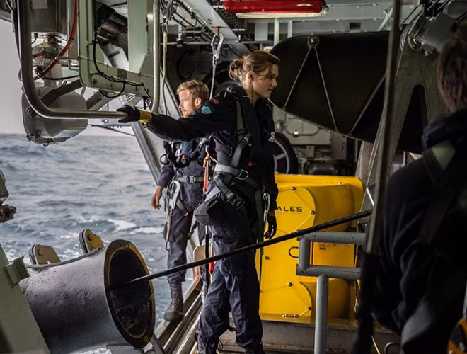 Ngoài máy bay săn ngầm hàng đầu thế giới Poseidon-8, Mỹ còn đưa hệ thống máy quét sóng âm AN / SQQ 89 mới lên tất cả các khu trục hạm cũng như các thiết bị không người lái phục vụ cuộc chiến chống tàu ngầm.