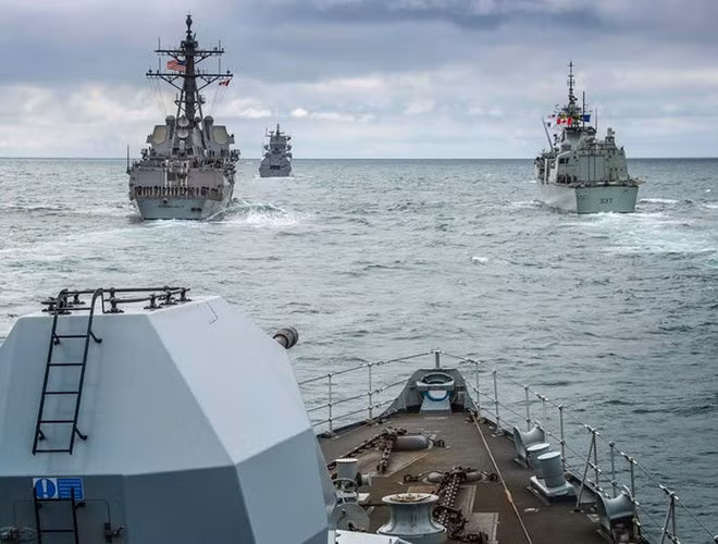 Ngoài ra, phát hiện tàu ngầm bao giờ cũng là nhiệm vụ khó khăn. Kỹ năng đọc máy quét sóng âm phát hiện vị trí tàu ngầm không thể có được trên mô hình máy tính, mà phải xuất phát từ thực tế, sỹ quan chỉ huy Kendall nói.