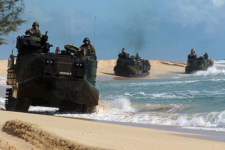 7 lính thủy đánh bộ được giải cứu và một người được xác nhận thiệt mạng, trong khi 1 lính hải quân và 7 lính thủy đánh bộ vẫn mất tích sau hơn một ngày tìm kiếm.