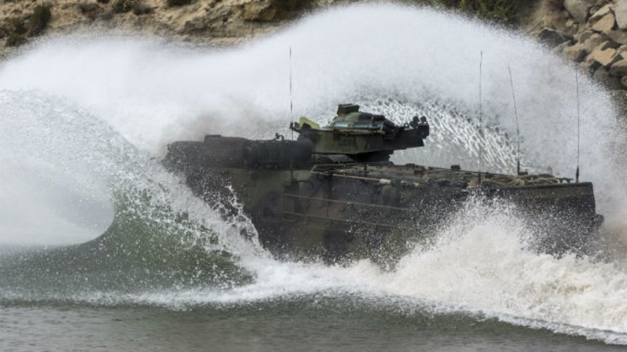 Khi chạy trên đường nhựa, thiết giáp này đạt vận tốc tối đa 72km/h và gần 14 km/h khi bơi (nhanh gấp đôi so với xe của Nga).