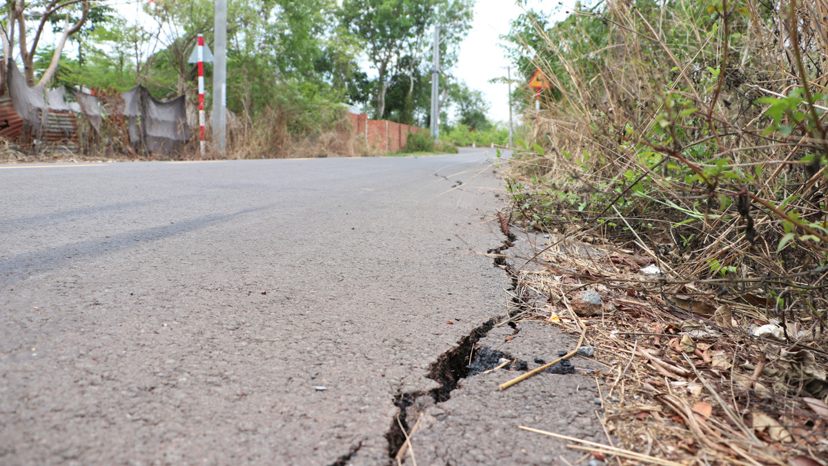 View - Đồng Nai: Lún, nứt mặt đường Sông Thao – Tây Hòa | Báo Tri thức và Cuộc sống - TIN TỨC PHỔ BIẾN KIẾN THỨC 24H