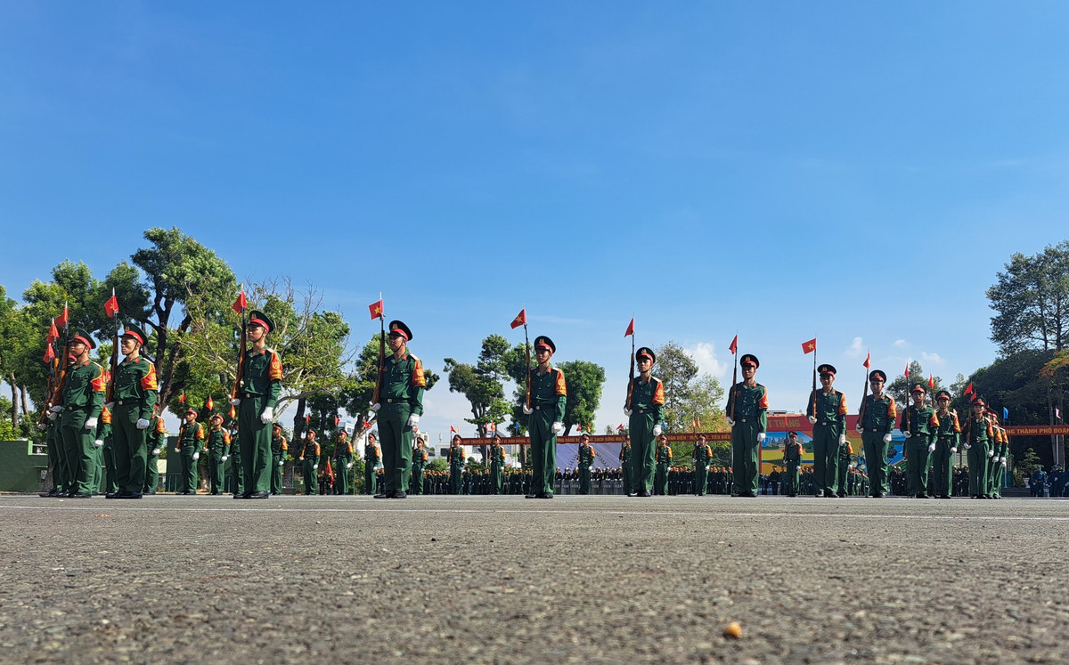 Nhieu ''bong hong'' tham gia hoi thao quoc phong Bo Tu lenh TP HCM-Hinh-8