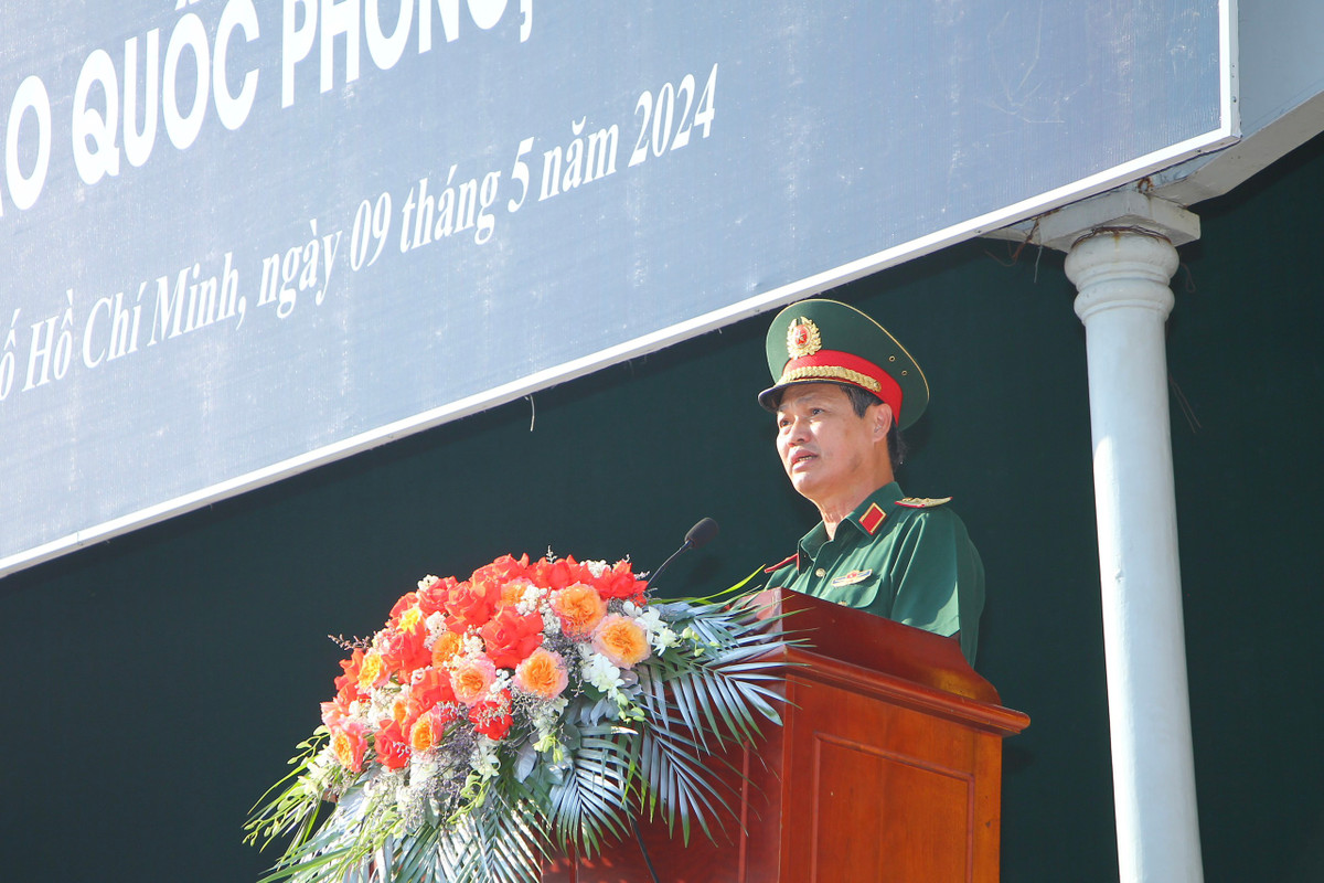 Nhieu ''bong hong'' tham gia hoi thao quoc phong Bo Tu lenh TP HCM