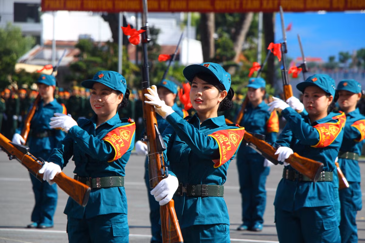 Nhieu ''bong hong'' tham gia hoi thao quoc phong Bo Tu lenh TP HCM-Hinh-9