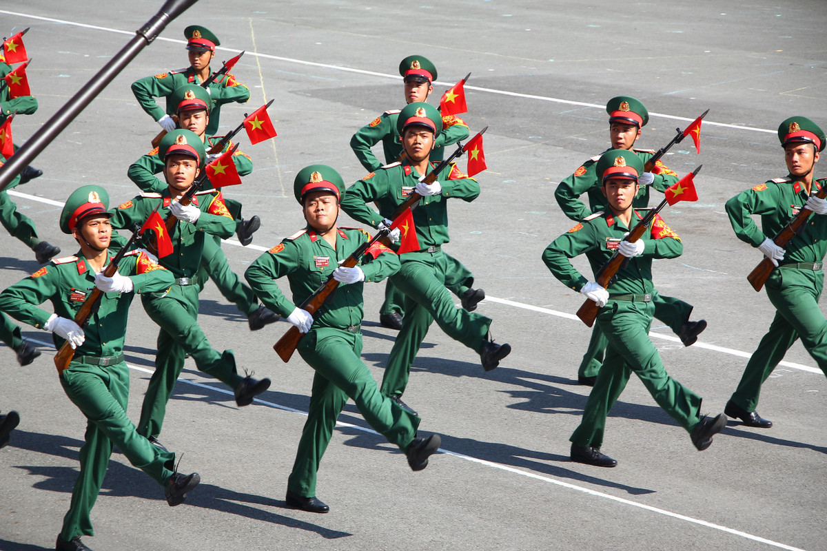 Nhieu ''bong hong'' tham gia hoi thao quoc phong Bo Tu lenh TP HCM-Hinh-15