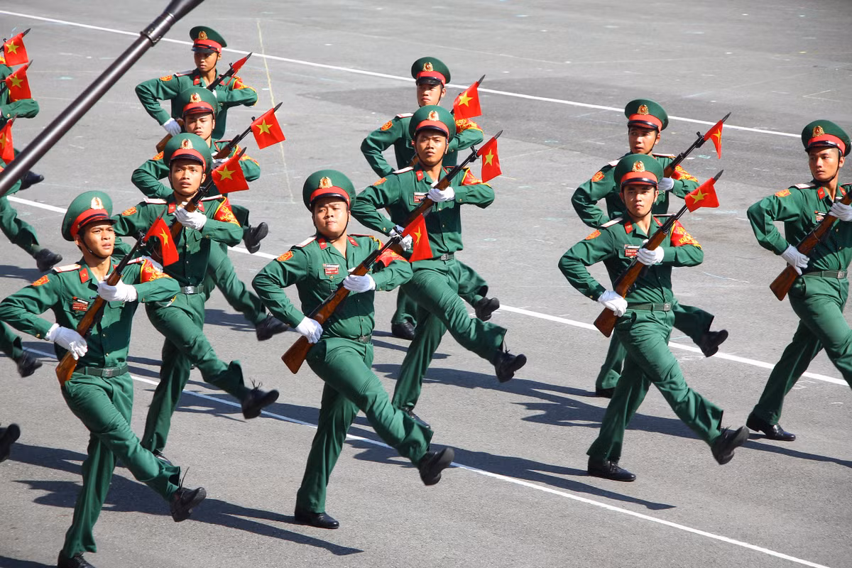 Nhieu ''bong hong'' tham gia hoi thao quoc phong Bo Tu lenh TP HCM-Hinh-15