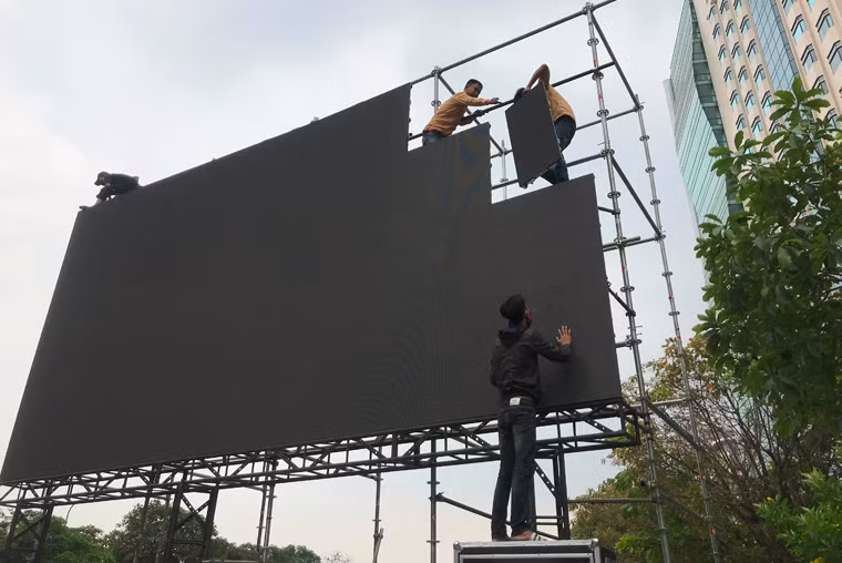 Toàn bộ công trình dự kiến sẽ hoàn tất vào rạng sáng mai (27/1) để kịp phục vụ người dân TP.HCM và du khách từ 15h chiều cùng ngày.