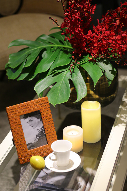 Góc trang trí với các món đồ lưu niệm nhỏ nhưng xinh xắn.