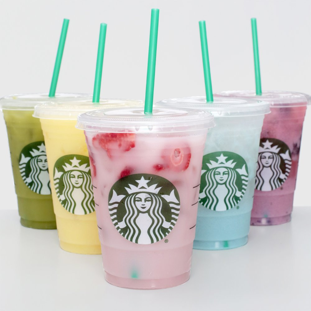 Năm 2014, đồ uống của Starbucks bị tố không thực sự tự nhiên. Tờ USA Today trích dẫn thông tin từ một blog nổi tiếng về dinh dưỡng Food Babe khẳng định, người đọc thường xuyên nhầm lẫn khi đọc hương vị bí ngô với những “gia vị theo mùa như quế, gừng, hạt nhục đầu khấu và đinh hương”. Ảnh: Popsugar.