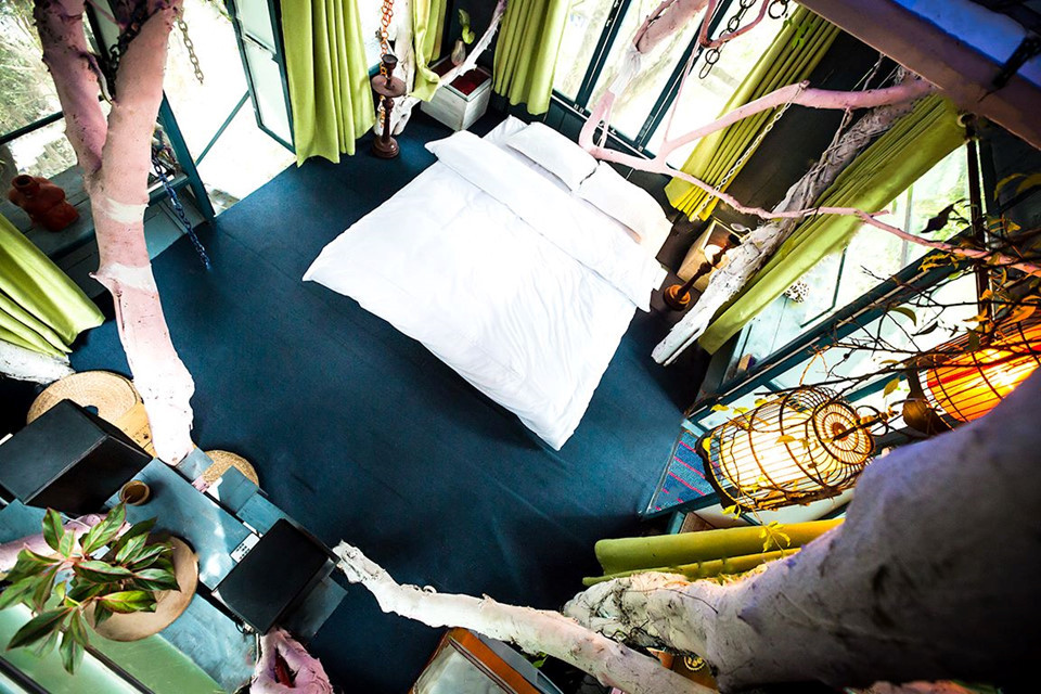 Mỗi ngôi nhà trên cây trong quần thể có kiến trúc và nội thất khác nhau. Ảnh: Zing.