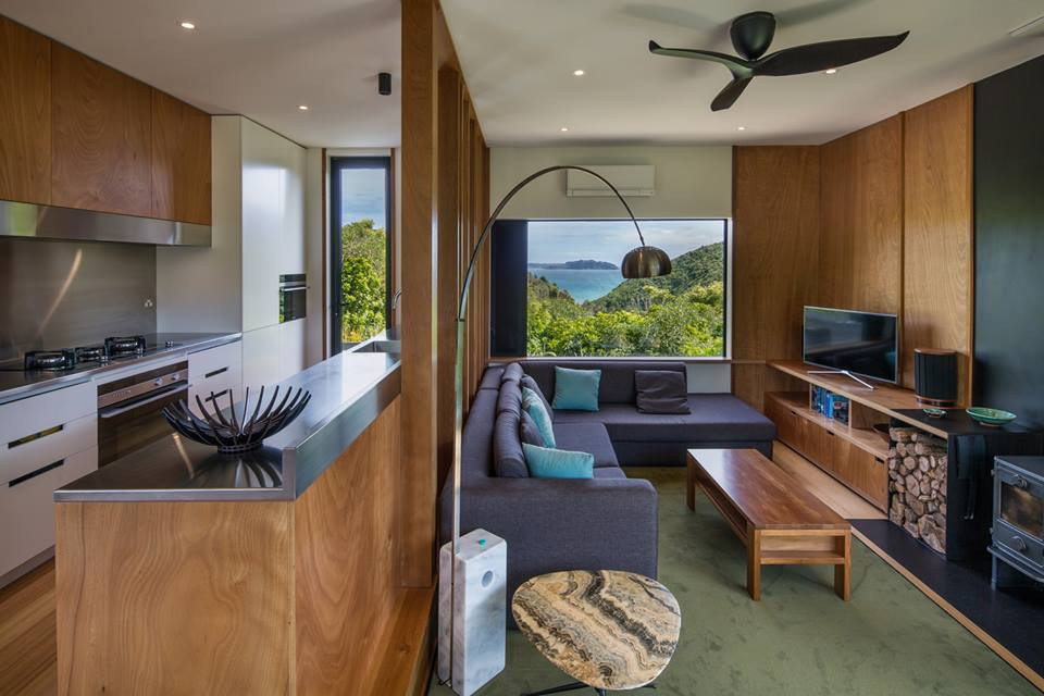 Phòng khách nhỏ thiết kế mở với nội thất đơn giản.