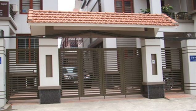 Cổng nhà lợp ngói thường là cổng 2 mái hoặc 4 mái. Không cần trang trí nhiều, cổng lợp ngói vẫn tôn lên vẻ đẹp sang trọng. Ảnh: Kientaoviet.