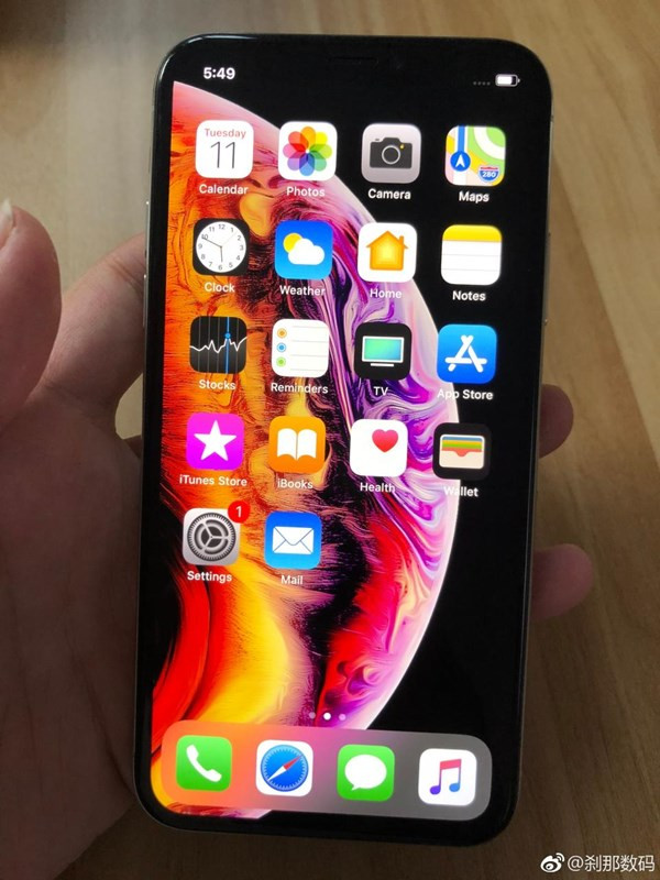 Là phiên bản nâng cấp của iPhone X năm ngoái nên thiết kế iPhone Xs không có quá nhiều khác biệt. Ảnh: 9to5Mac.