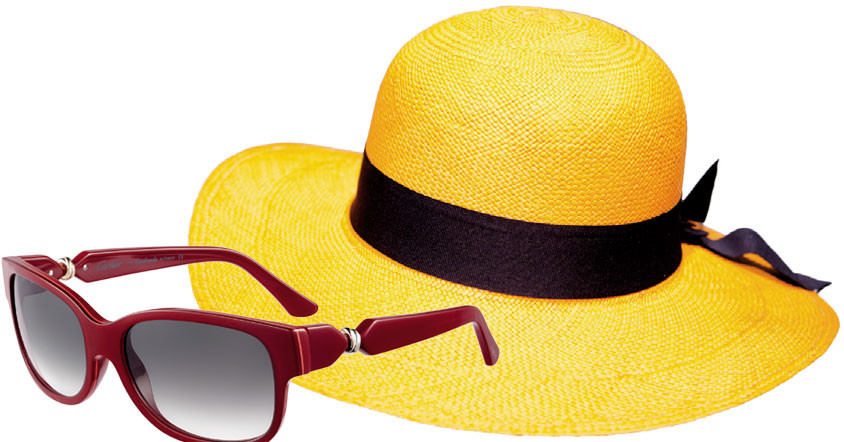 Ngoài ra, mũ rộng vành, kính râm...phục vụ nhu cầu du lịch biển cũng đắt hàng. Ảnh: Her World Việt Nam.