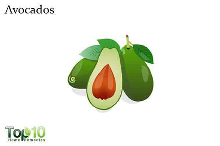 Bơ: Một loại trái cây có thể giúp giữ cho bàn tay của bạn mềm mại và không có nếp nhăn là bơ. Bơ giàu chất chống oxy hóa cũng như các đặc tính chống lão hóa mạnh có thể ngăn ngừa các nếp nhăn và giữ cho bàn tay của bạn trông mịn màng. Ngoài ra, nó cải thiện việc sản xuất collagen, duy trì độ đàn hồi và độ săn chắc của da.