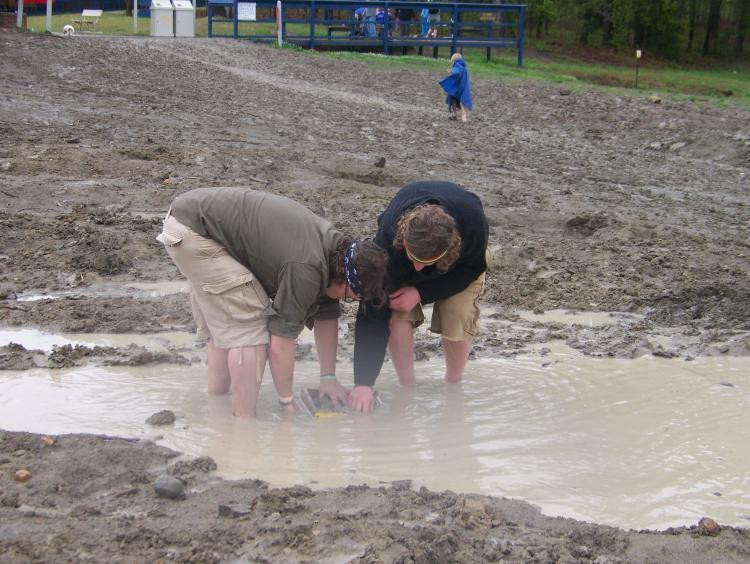 Trước đây, Crater of Diamonds từng là miệng núi lửa. Và ngày nay, nó được biết đến là mỏ kim cương tự nhiên. Ảnh: Cityprofile.