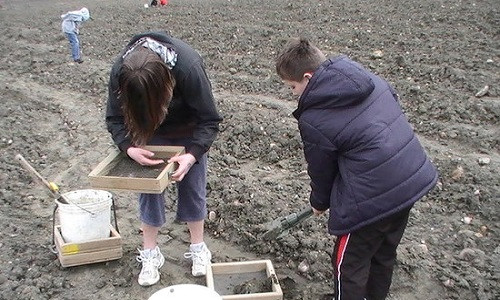 Hình ảnh khách đãi cát tìm kim cương đã trở nên quen thuộc với người dân quanh khu vực này. Ảnh: TripAdvisor.