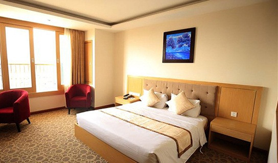 Phòng Tổng thống có diện tích lớn 200m2, tầm nhìn hướng ra biển, sông, núi và thành phố. Ảnh: Khachsandalat.