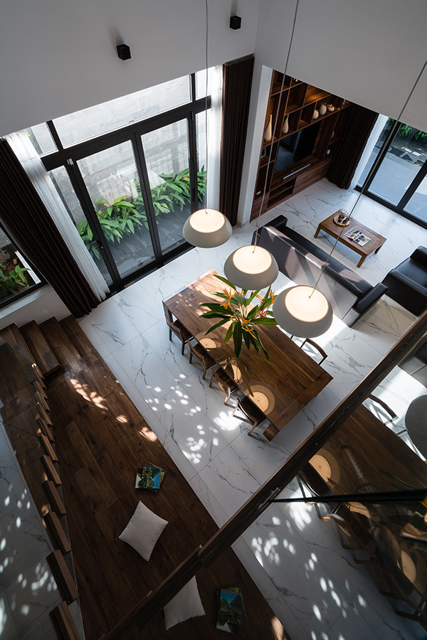 Mỗi phòng chức năng đề có tầm nhìn ra bên ngoài và khe lấy ánh sáng.