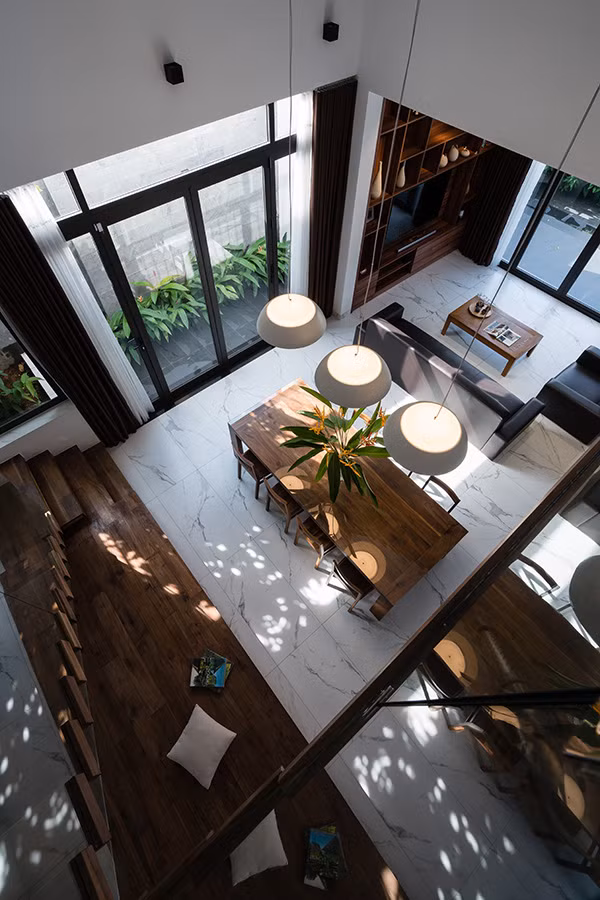 Mỗi phòng chức năng đề có tầm nhìn ra bên ngoài và khe lấy ánh sáng.