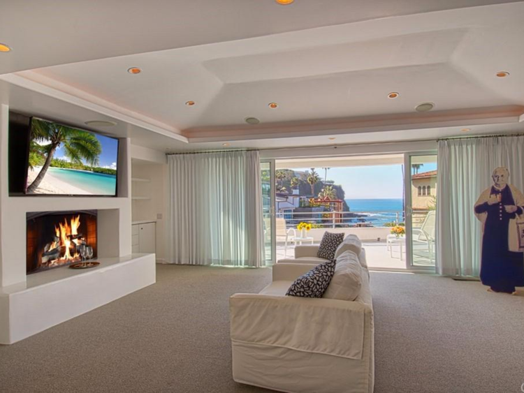 Phòng khách thiết kế mở.