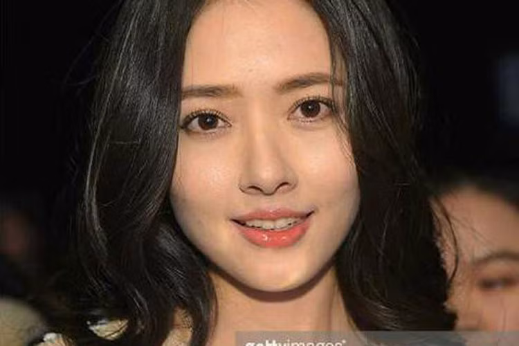 "Ông xã quốc dân" Quách Bích Đình khiến nhiều người ngưỡng mộ nhờ làn da căng bóng và gương mặt tựa nữ thần.