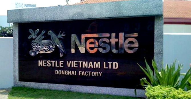 Sau 3 năm liên tiếp đứng vị trí thứ 3, năm nay Nestle Vietnam đã leo lên vị trí thứ 2. Nestle là tập đoàn thực phẩm và thức uống lớn nhất thế giới với hơn 200 nhãn hiệu khác nhau. Ảnh: Bizlive.