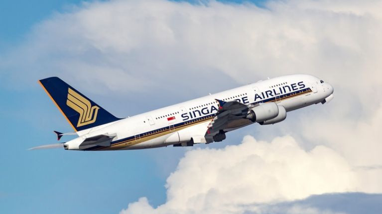 Cơ trưởng lái máy bay Boeing 777 và Airbus A330 của hãng hàng không Singapore Airlines gần 10.000 USD/tháng. Ảnh: Singapore Airlines.