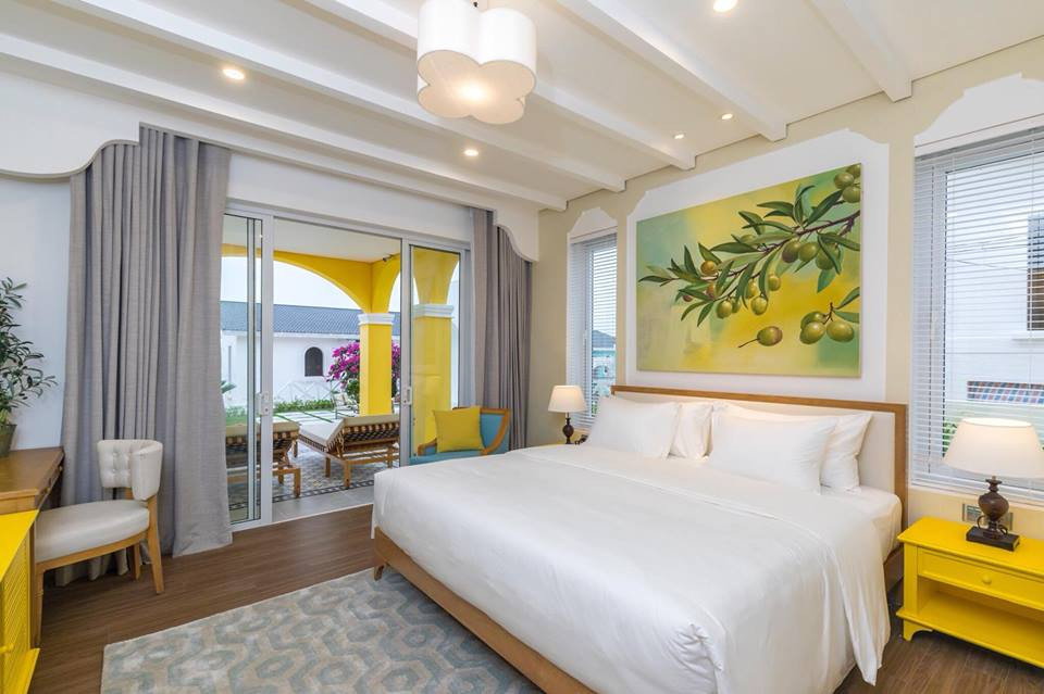 Mọi không gian chức năng trong nhà đều được thiết kế mở, lấy ánh sáng và gió tối đa.