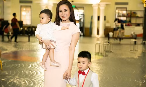 Không đi hát nhiều như xưa, Vy Oanh tập trung cho dự án cộng đồng và chăm sóc hai con.