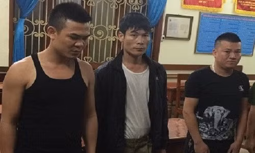 3 trong số 6 người trong đường dây đánh bạc công nghệ cao qua mạng bị cảnh sát bắt giữ. Ảnh: C.A.