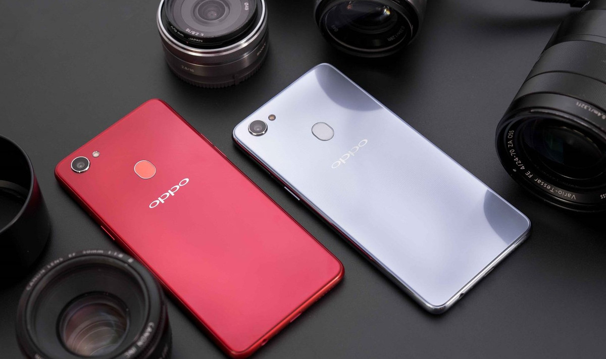 Oppo F7 được bán ra với hai màu sắc rất trẻ trung là Solar Red và Moonlight Silver. Ảnh: FPT.