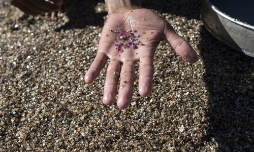 Đá ruby Mogok được đánh giá cao về chất lượng cao, đặc biệt là màu sắc phong phú của chúng. Ảnh: Asia Times.