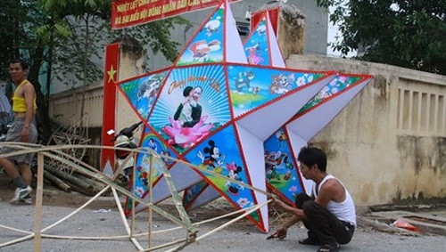 Làng đèn ông sao Mật Sơn có từ thế kỷ trước. Mỗi năm, làng Mật Sơn cung cấp hàng triệu sản phầm phục vụ các em nhỏ trong và ngoài tỉnh. Ảnh: Infonet.