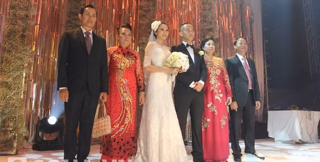 Không chỉ có vậy, ông Bình còn giữ vai trò chủ chốt ở Sông Đà Sudico với gần 18,67 triệu cổ phần SJS, tương đương 18,85% vốn điều lệ. Với số lượng cổ phần đang nắm giữ, ông Bình sở hữu khối tài sản khoảng 560 tỷ đồng quy đổi trên thị trường chứng khoán. Ảnh: Vietnamnet.