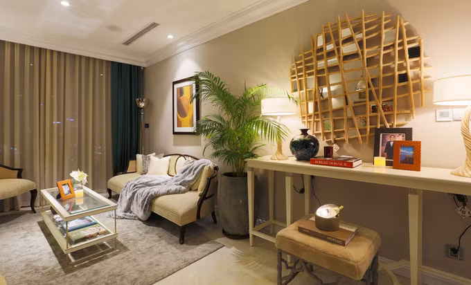 Tự tay chăm chút cho từng góc nhỏ, nhà thiết kế Phạm Cao Đông biến căn hộ 43m2 thành chốn đi về ấm cúng.