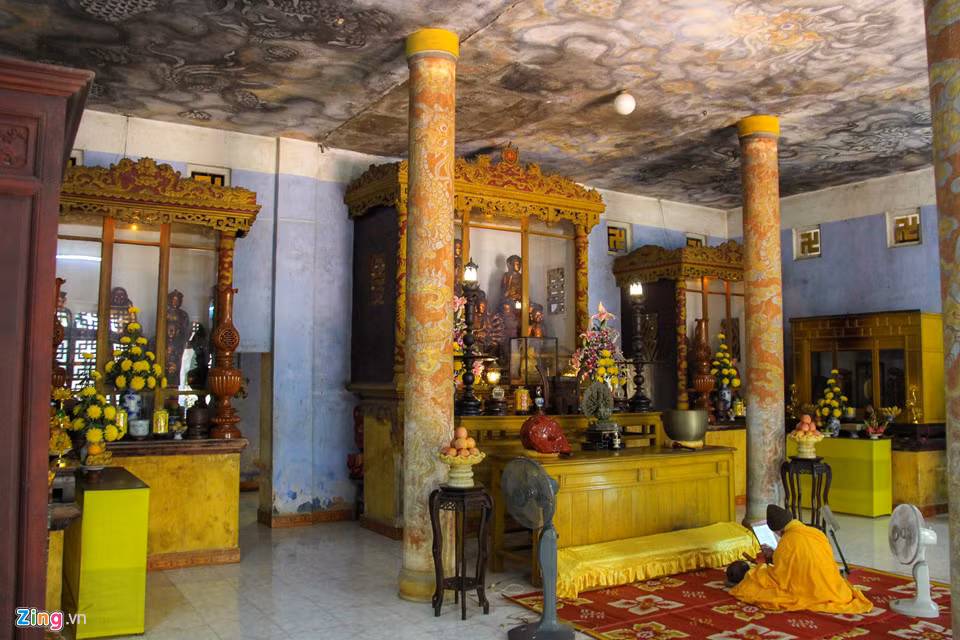 Đại Giác Điện là nơi thờ các pho tượng Phật của chùa Diệu Đế, và các tượng Phật thỉnh từ chùa Giác Hoàng khi ngôi chùa này bị triệt bỏ.